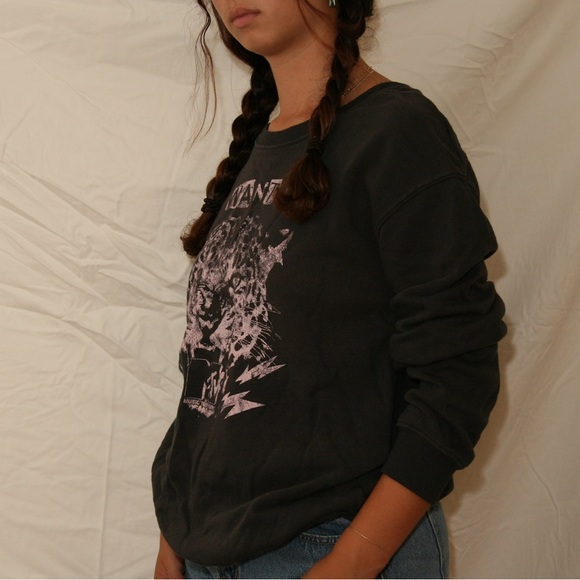 MTV Cheetah Long Sleeve Sweatshirt With Lettering - Picture 2 of 5